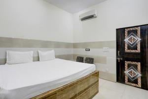 Postel nebo postele na pokoji v ubytování Hotel O YOUR RESIDENCY