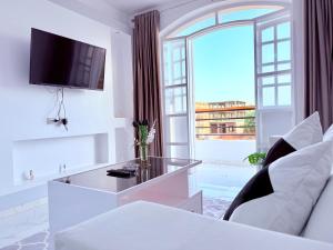 TV a/nebo společenská místnost v ubytování White Gorf Hotel