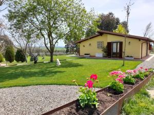 Agriturismo La Sorgente外面的花园