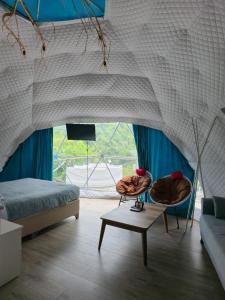 Area soggiorno di Glamping Machakhela