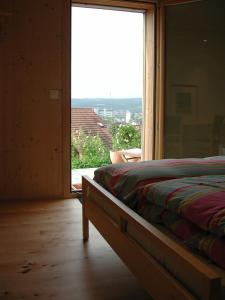 Uma cama ou camas num quarto em B&B Sunnesite Pratteln