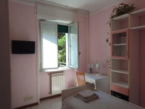 a bedroom with a bed and a window at Central Art House in Como