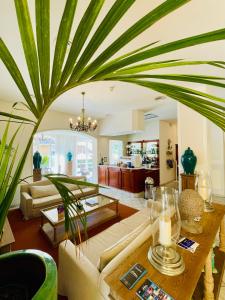 a living room with a couch and a table at Hotel La Pigna in Marina di Pietrasanta