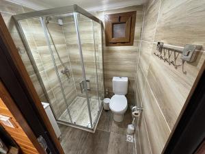 Koupelna v ubytování Yeniliman Bungalov Evleri - Zeytin Adlı Ev - Karaburun - İzmir