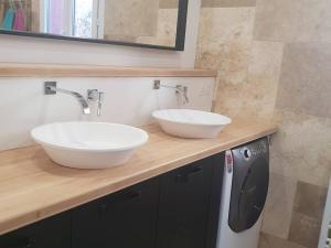 Kúpeľňa v ubytovaní Chalet rénové, 4 chambres, quartier calme, parking - FR-1-234-292