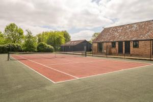 Tenis a/nebo squash v ubytování East Green Farm Cottage - Studio Barn - Aldeburgh Coastal Cottages nebo okolí