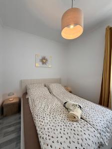 Postel nebo postele na pokoji v ubytování Aranyszárny Apartman