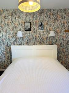 Postel nebo postele na pokoji v ubytování Hôtel Le Lys
