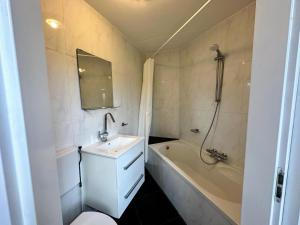 Et badeværelse på Vakantie Zeeland + 36 billeder