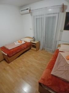 Zimmer mit 2 Betten in einem Zimmer in der Unterkunft N i N in Međugorje