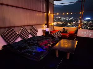 Posezení v ubytování Yog anna cafe n hostel
