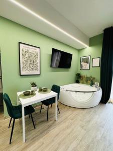 TV/trung tâm giải trí tại La Botanica Suite Apartment - Bari Central Station