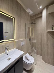 Koupelna v ubytování SOLs Center Rooms + 26 fotografií