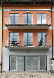 Ein Balkon oder eine Terrasse in der Unterkunft Sunny Suite with lake view