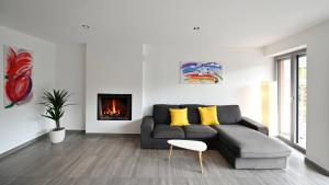 Ein Sitzbereich in der Unterkunft Sunny Suite with lake view
