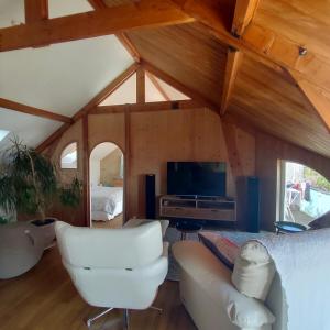 a living room with a couch and a tv at Maison de charme dans un environnement exceptionnel in Vannes +28 photos