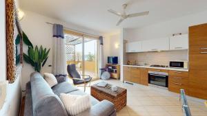 a living room with a couch and a kitchen at Angulo Beach Orchidea in Santa Maria +7 photos