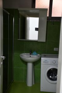 Koupelna v ubytování Apartamente Antoni Shengjin