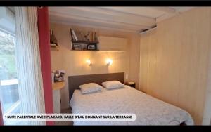 Ένα ή περισσότερα κρεβάτια σε δωμάτιο στο Le Chalet des Couleurs 3 Chambres au cœur du Domaine du Pré +5 φωτογραφίες
