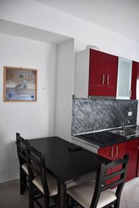 Kuchyň nebo kuchyňský kout v ubytování Apartamente Antoni Shengjin