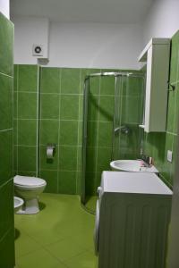 Koupelna v ubytování Apartamente Antoni Shengjin