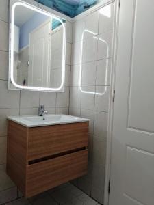 Koupelna v ubytování Ολόκληρο διαμέρισμα fully equipped apt dora comfortable holidays on the beach 50m