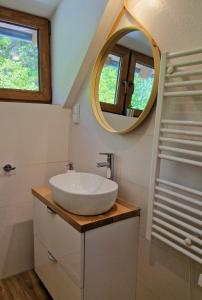 Koupelna v ubytování Widokowo - Domki z widokiem na Śnieżkę z Jacuzzi i Sauną + 37 fotografií