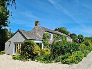 a house with ivy growing on the side of it at Bruntmoor Cottage in Bakewell