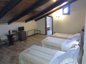 Postel nebo postele na pokoji v ubytování Castello di Altomonte