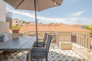 Balkón nebo terasa v ubytování Maisonette Pylos