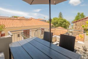 Balkón nebo terasa v ubytování Maisonette Pylos