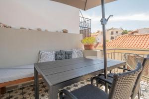 Balkón nebo terasa v ubytování Maisonette Pylos
