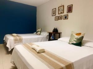 Un pat sau paturi într-o cameră la Hospedaje Aldana - Habitación L E R D O en zona centro