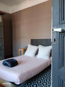 Postel nebo postele na pokoji v ubytování Artbnb