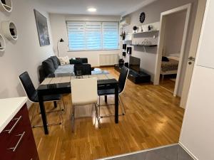Kuchyň nebo kuchyňský kout v ubytování Oaza Apartman Arena Zagreb 2
