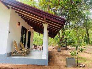 Taman di luar Nevil's Nature Cottage - Habarana