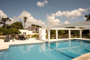 a swimming pool in a villa at Vila Louro in Santa Cruz