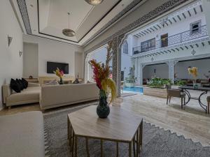 Μια τηλεόραση ή/και κέντρο ψυχαγωγίας στο Riad Tonaroz Gold