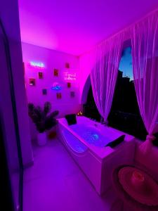 Φωτογραφία από το άλμπουμ του Colorful Vibes&Jacuzzi Nights Sunny Escapes Cyprus στην Πόλη Χρυσοχούς