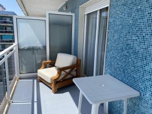 Μπαλκόνι ή βεράντα στο Apartamento con piscina en la Playa de Gandia