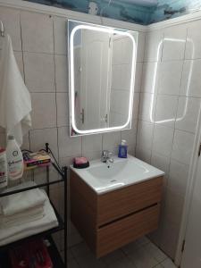 Koupelna v ubytování Ολόκληρο διαμέρισμα fully equipped apt dora comfortable holidays on the beach 50m