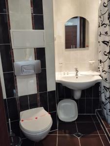 Et badeværelse på Sea View Apartment C 514 + 16 billeder