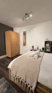 Ένα ή περισσότερα κρεβάτια σε δωμάτιο στο City Centre Studio Plus Sofa Bed