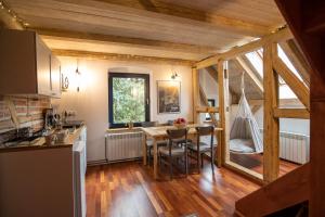 a kitchen and dining room with a table and chairs at Las Skarpa apartamenty in Srebrna Góra