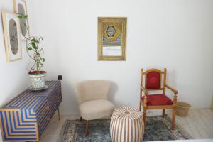 A seating area at chez Aissam