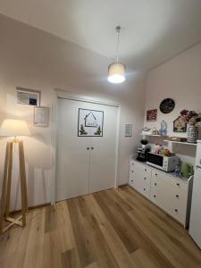 a room with a door and a microwave and a table at Casa di Paola in Palermo
