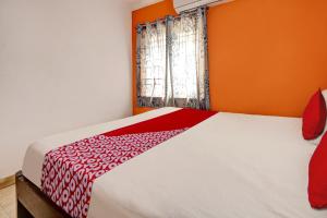 Hotel O Sapthagiri客房内的一张或多张床位