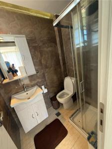 Kúpeľňa v ubytovaní Villa Evita , penthouse, 53m2 ,Athytos , astonishing sea view