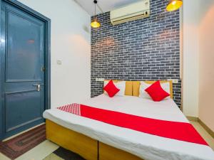 Postel nebo postele na pokoji v ubytování Hotel O Unique Delhi Home Stay