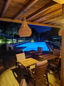 Hồ bơi trong/gần Trees Art Hotel & Suites